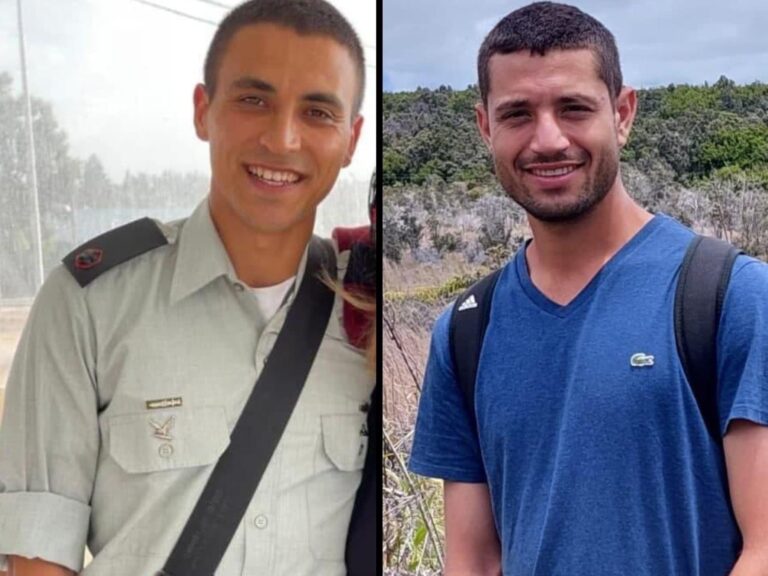 два офицера