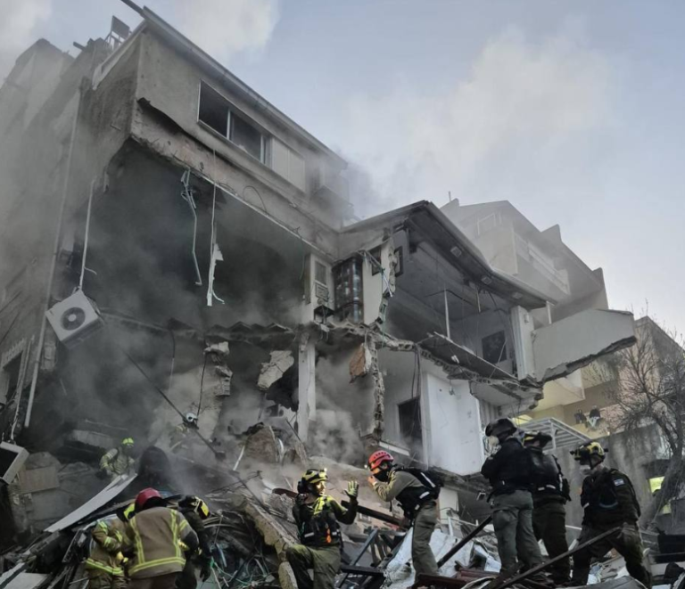 Трагедия вечера 5 апреля в Хайфе . Иранская ракета: двое погибших, двое — без вести пропавших